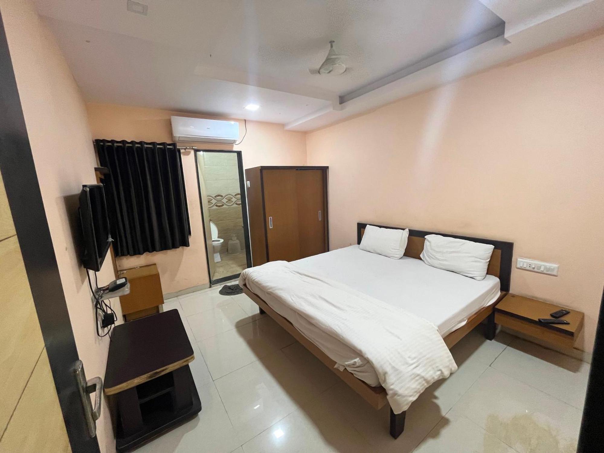 Oyo Hotel Rio Inn Ānand Eksteriør billede